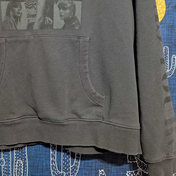 Taylor Swift The Eras Tour Through London Hoodie Sweatshirt Black Women's Large - Picture 4 of 10